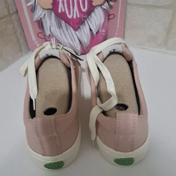 Cariuma Light Pink Canvas Shoes Size 8.5