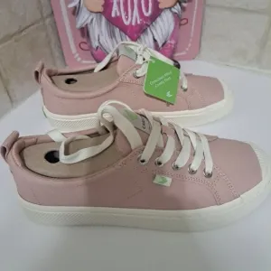 Cariuma Light Pink Canvas Shoes Size 8.5