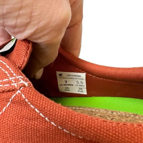 CARIUMA Pantone Rust/Off-White Canvas Women’s Size 7
