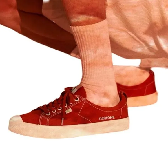 CARIUMA Pantone Rust/Off-White Canvas Women’s Size 7