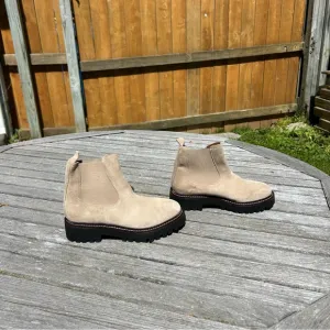 Caslon Miller Water Resistant Chelsea Boots size 5.5