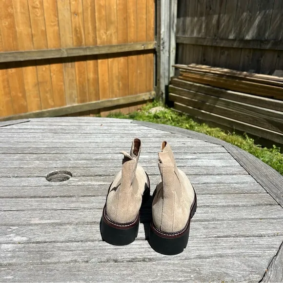 Caslon Miller Water Resistant Chelsea Boots size 5.5