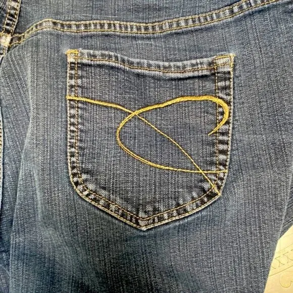 Chicos Platinum Denim Quartz M2 Mid Rise Bootcut Jeans Blue Embroidered Back Poc