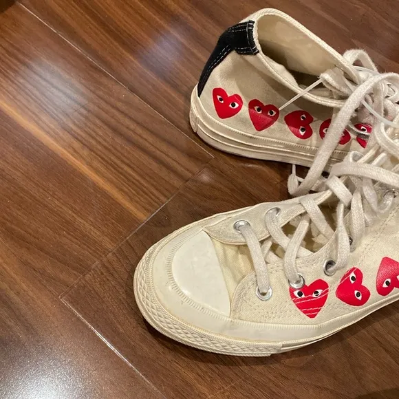 COMME DES GARÇONS PLAY Converse Chuck Taylor /High Top Sneaker men’s 6 women’s 8