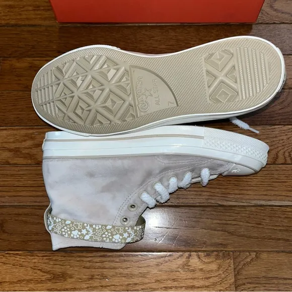 Converse Gender Inclusive Chuck 70 High Top Sneakers  Beach Stone Women’s Size 9