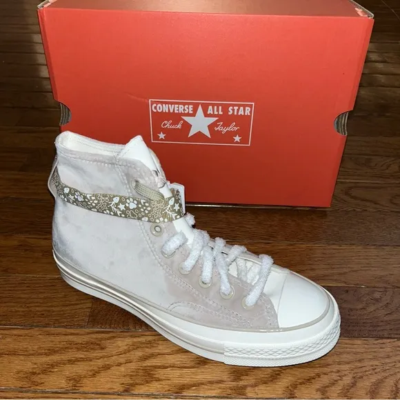 Converse Gender Inclusive Chuck 70 High Top Sneakers  Beach Stone Women’s Size 9
