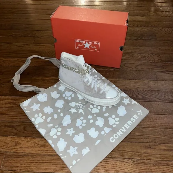 Converse Gender Inclusive Chuck 70 High Top Sneakers  Beach Stone Women’s Size 9