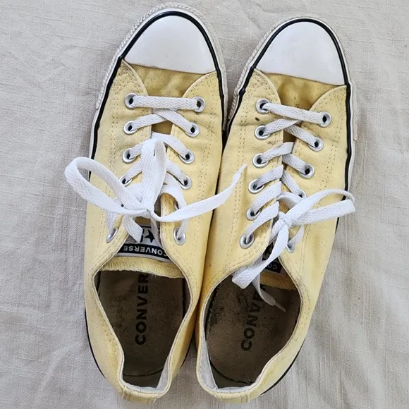 Converse light yellow allstar shoes mens 8/womens 10