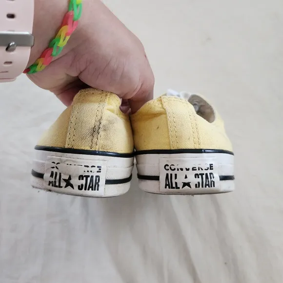 Converse light yellow allstar shoes mens 8/womens 10