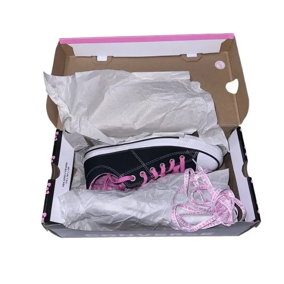 Converse X Hello Kitty (NWT) RARE, Limited Edition, Women’s Size 9