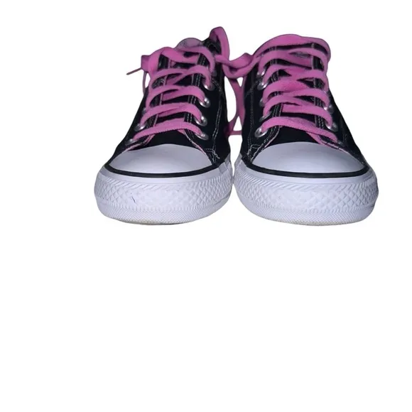 Converse X Hello Kitty (NWT) RARE, Limited Edition, Women’s Size 9