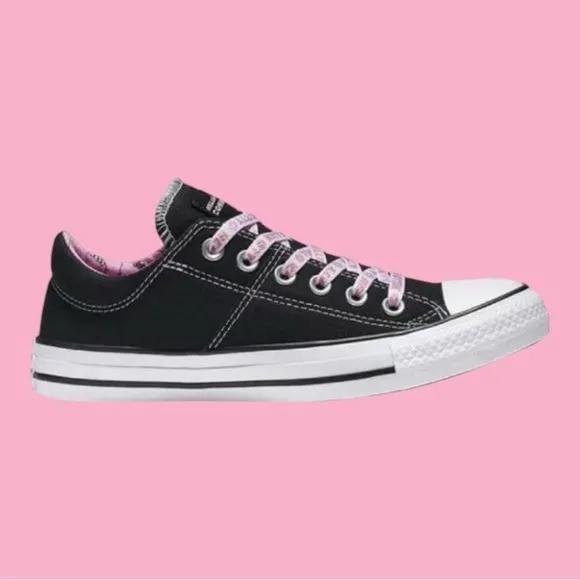 Converse X Hello Kitty (NWT) RARE, Limited Edition, Women’s Size 9