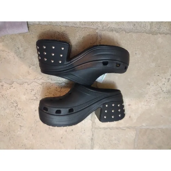 CROCS Shoes Men 12 Women 14 SIREN STUDDED CLOGS Black W/ Silver Studs Heels