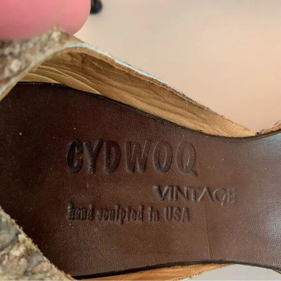 Cydwoq brown leather custom made kitten heels size 39.5