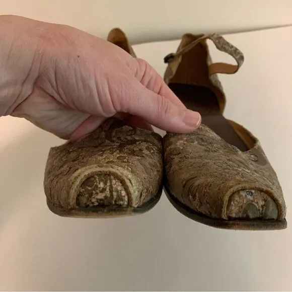 Cydwoq brown leather custom made kitten heels size 39.5