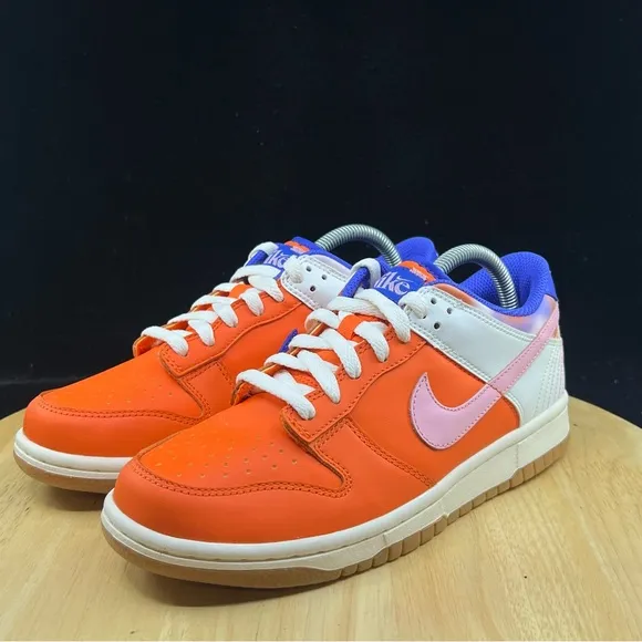 D21 - SIZE 6.5Y / 8 WOMENS NIKE DUNK LOW SAFETY ORANGE/SOFT PINK FN0600 801