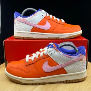 D21 - SIZE 6.5Y / 8 WOMENS NIKE DUNK LOW SAFETY ORANGE/SOFT PINK FN0600 801