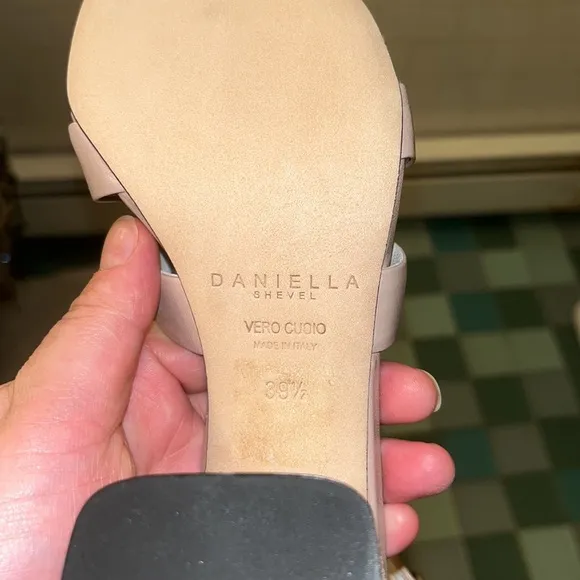 Daniella Shevel dusty Pink, Block heel Suede - size 9 Beautiful shoes