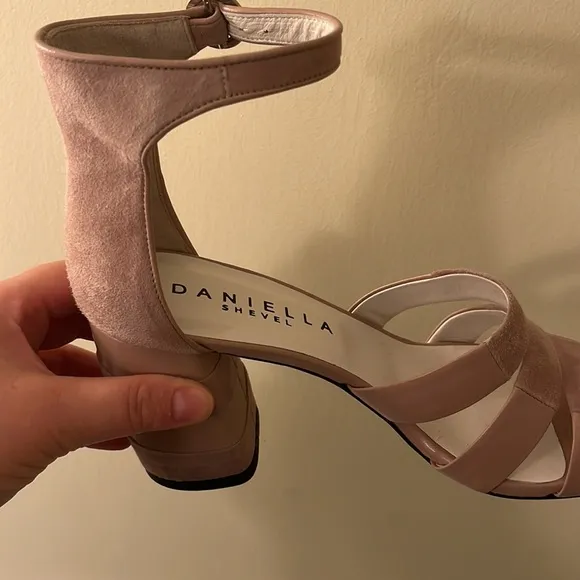 Daniella Shevel dusty Pink, Block heel Suede - size 9 Beautiful shoes
