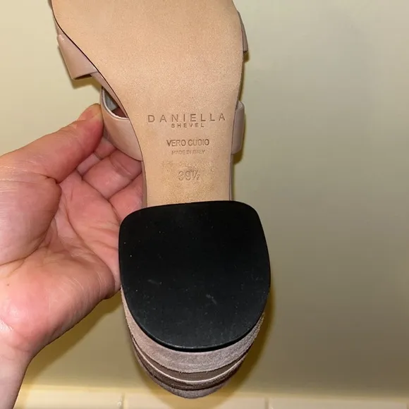 Daniella Shevel dusty Pink, Block heel Suede - size 9 Beautiful shoes