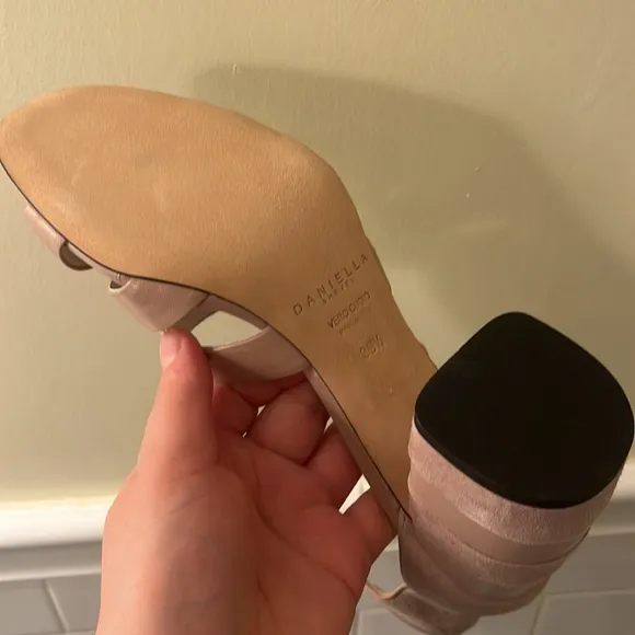 Daniella Shevel dusty Pink, Block heel Suede - size 9 Beautiful shoes