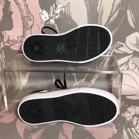 DC Brand Youth NEW Trase SP ADB300305 Skateboarding Lace Up Shoes Graffiti Print