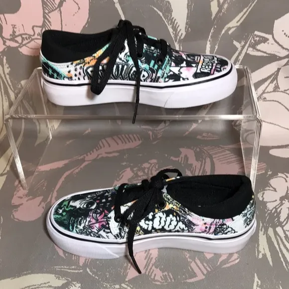 DC Brand Youth NEW Trase SP ADB300305 Skateboarding Lace Up Shoes Graffiti Print