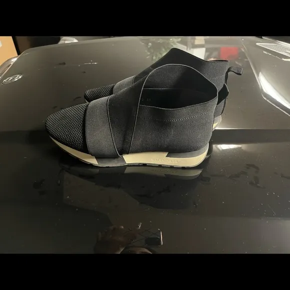 Designer shoe Sale!!! Balenciaga sneaker size 39
