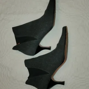Donald J Pliner booties wool pointed toe gray 2.5&quot; heels ankle boots sz 6