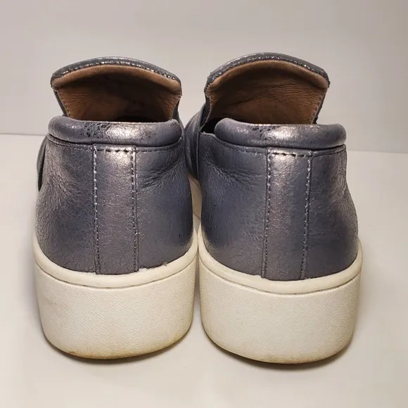 Donald J Pliner Celeste Metallic Silver Leather Silp On Sneakers, sz 5.5