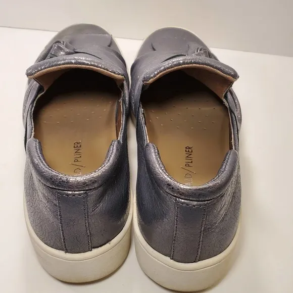 Donald J Pliner Celeste Metallic Silver Leather Silp On Sneakers, sz 5.5