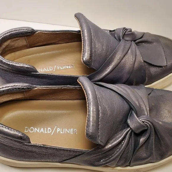 Donald J Pliner Celeste Metallic Silver Leather Silp On Sneakers, sz 5.5