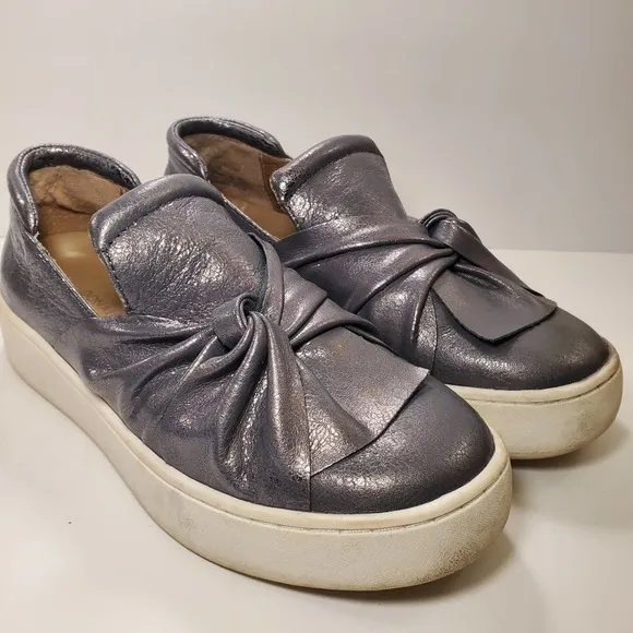 Donald J Pliner Celeste Metallic Silver Leather Silp On Sneakers, sz 5.5