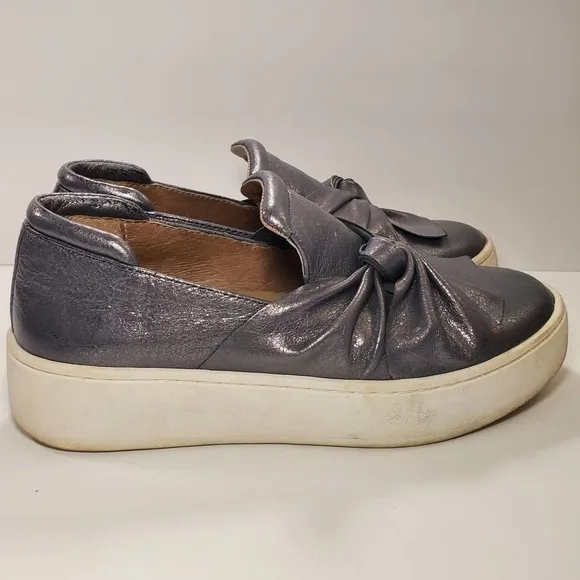 Donald J Pliner Celeste Metallic Silver Leather Silp On Sneakers, sz 5.5