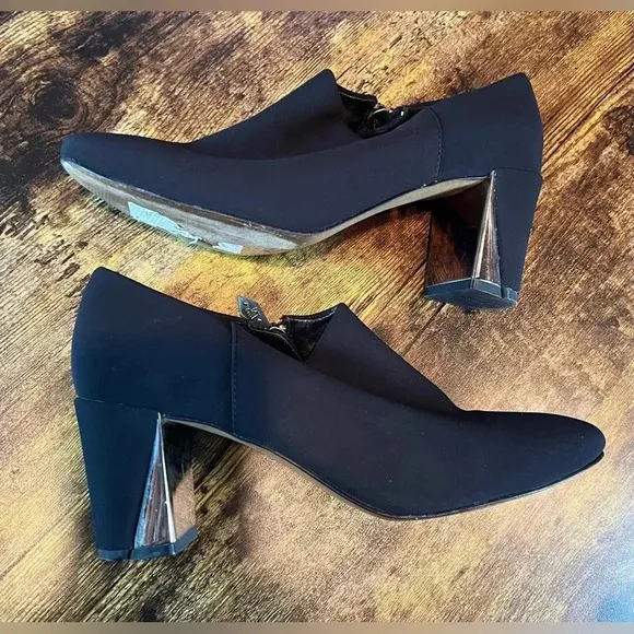 Donald J. Pliner | women’s ankle boots. Size: 9