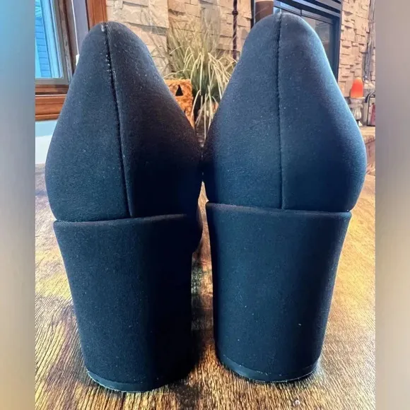 Donald J. Pliner | women’s ankle boots. Size: 9