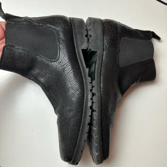 Donald Pliner Black Shimmer Leather Rigg MemoryFoam Footbed Mens Dress Boot 10.5