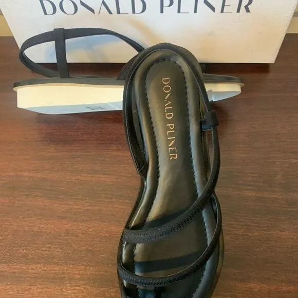Donald Pliner roland toe loop leather upper and lining sandal💥 size 6