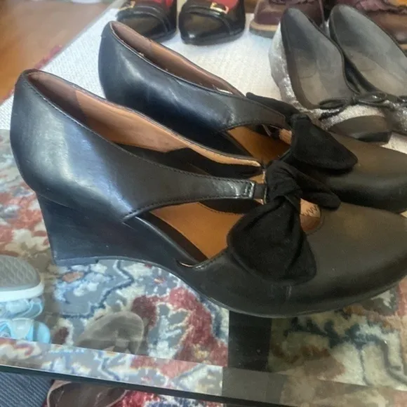 Earthies leather  shoes size 8 , light weight, super fancy,leather