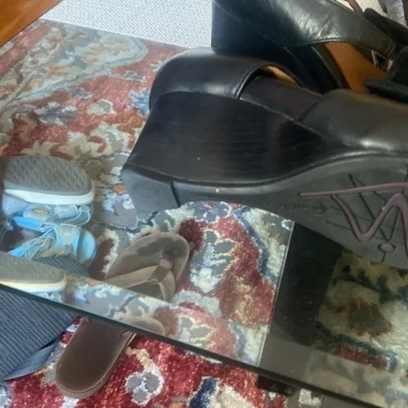 Earthies leather  shoes size 8 , light weight, super fancy,leather