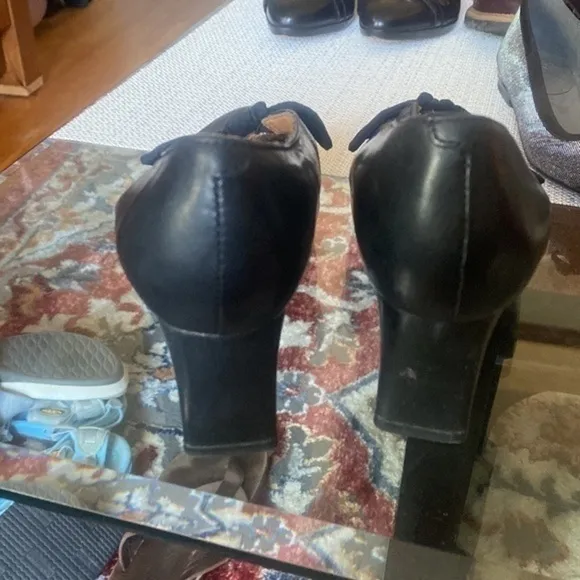 Earthies leather  shoes size 8 , light weight, super fancy,leather