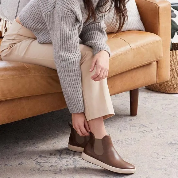 ECCO WOMEN'S SOFT 7 CHELSEA BOOT.