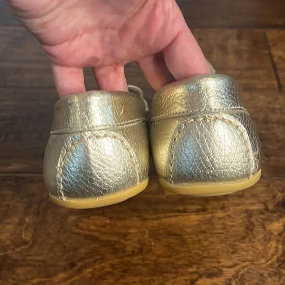 Elephantito Metallic Gold Pebbled Leather Girls Bow Moccasin, size 4