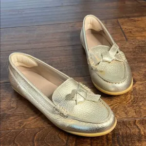 Elephantito Metallic Gold Pebbled Leather Girls Bow Moccasin, size 4