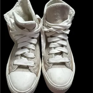 EUC  Chuck Taylor All Star Lift Platform High 'Faux Mohair - Egret' Size 8.5