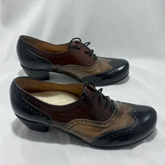 FIDJI WOMEN’S SOFT ITALIAN LEATHER OXFORDS. SOFT INSOLES ADDED SIZE 37 (7.5 US)