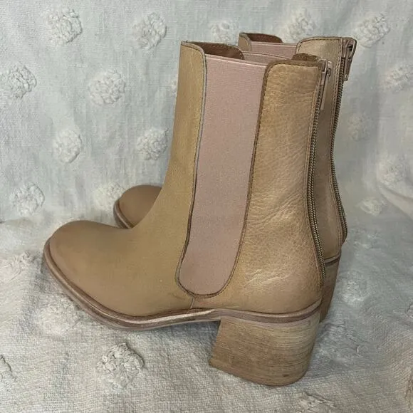 Free People Essential Chelsea Leather Boot Sandy Beige Taupe Heel Size 7.5