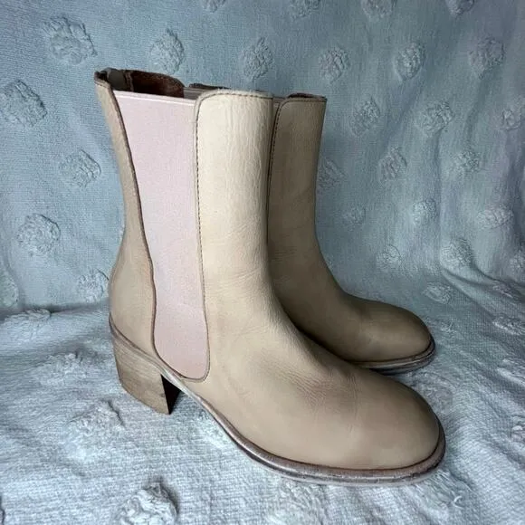 Free People Essential Chelsea Leather Boot Sandy Beige Taupe Heel Size 7.5