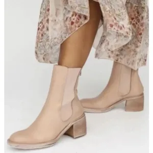 Free People Essential Chelsea Leather Boot Sandy Beige Taupe Heel Size 7.5