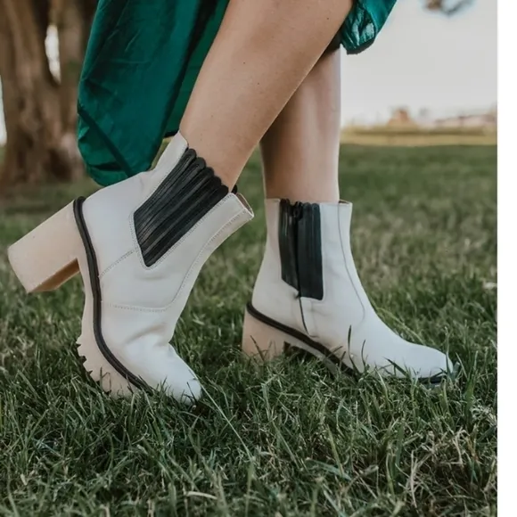 Free People James Chelsea Boots bone White leather size 38